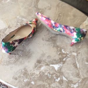 Floral printed high heels. Super cute.